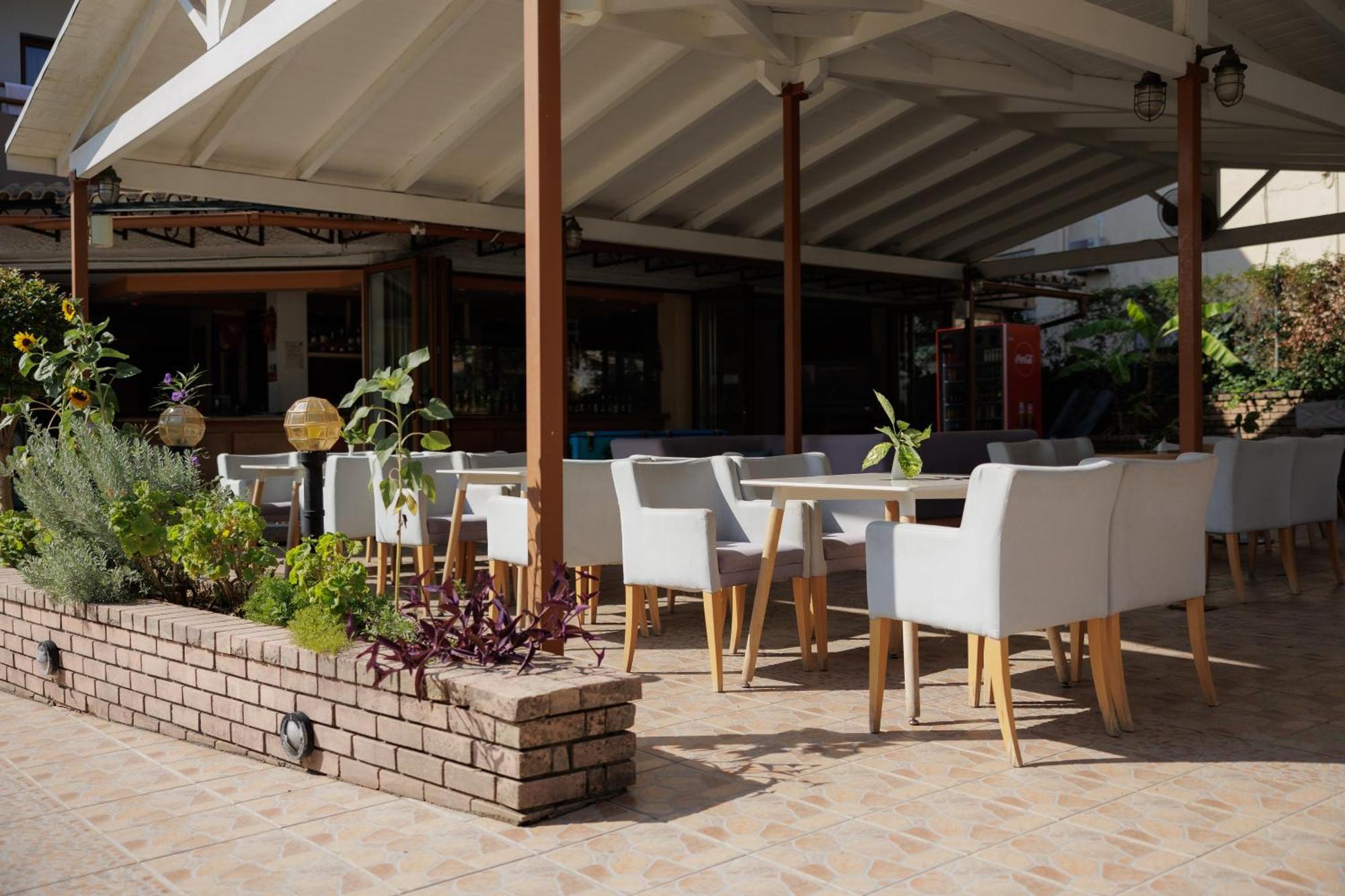 Louvre Hotel Gouvia Dış mekan fotoğraf